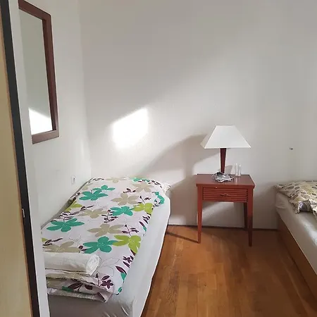 Frantic Monkey I Orjongo Majom Hostel