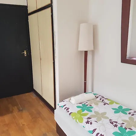 Hostel Frantic Monkey I Orjongo Majom