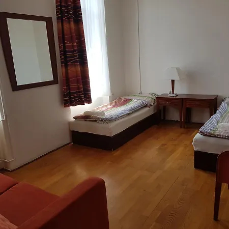Frantic Monkey I Orjongo Majom Hostel Siófok