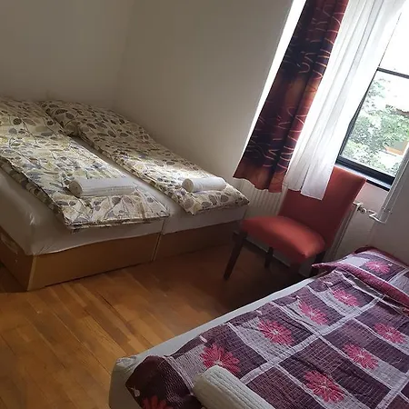 Hostel Frantic Monkey I Orjongo Majom