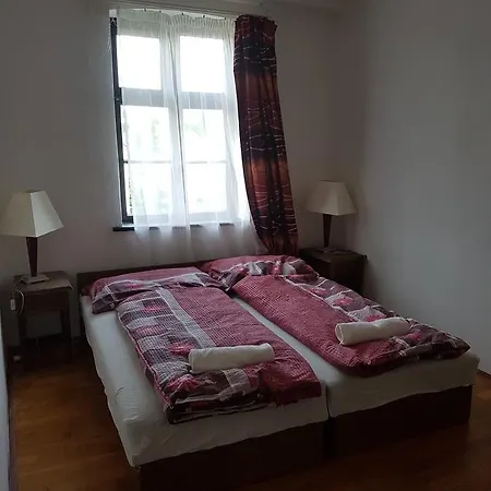 Frantic Monkey I Orjongo Majom Hostel *