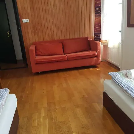 Frantic Monkey I Orjongo Majom Hostel *