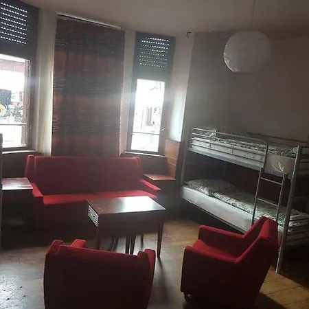 Frantic Monkey I Orjongo Majom Hostel Siófok